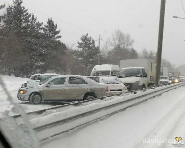 Бердское шоссе встало колом (видео ДТП)
