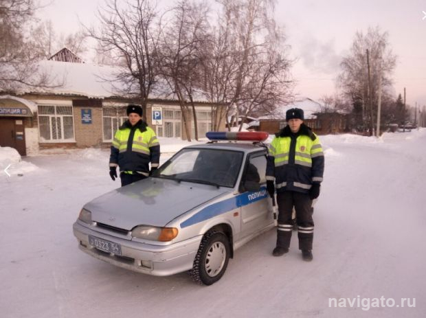 Инспекторы ГИБДД пришли на помощь медикам