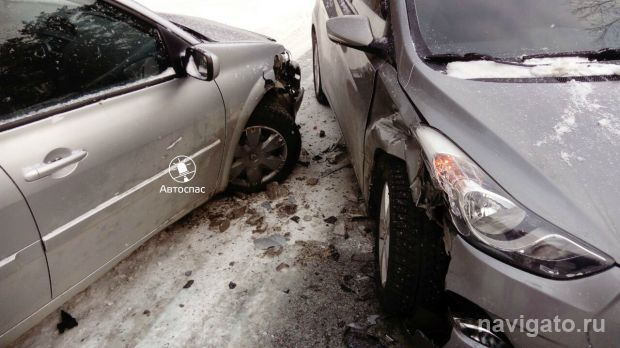 Сразу четыре автомобиля столкнулись в Нижней Ельцовке