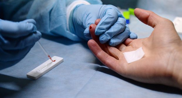 Депутат из Советского района призывает жителей Шлюза проверить себя на ВИЧ (видео)