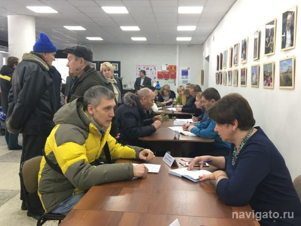 Главе Советского района подарили багульник и спросили про качество воды