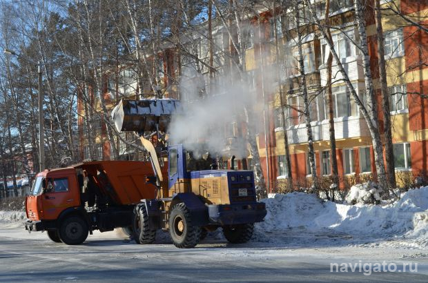 Ждали весну, пришла зима: дорожные службы выходят на борьбу со снегом