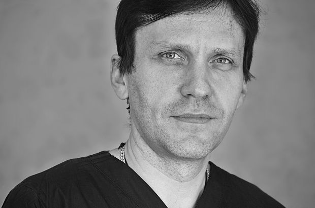 Врач из Центра имени Мешалкина победил в конкурсе народного признания «Спасибо, доктор!»