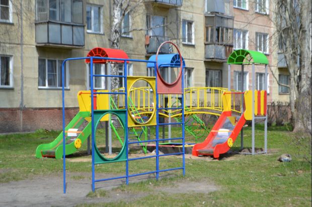 Детские игровые и спортивные площадки проверили в Бердске