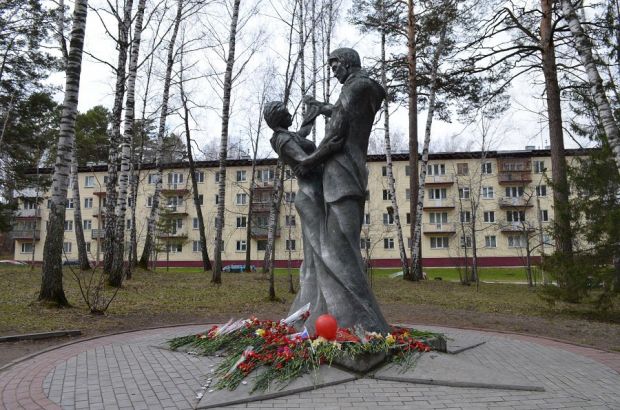 В сквере «Вальс Победы» Анатолий Локоть посадит елочки