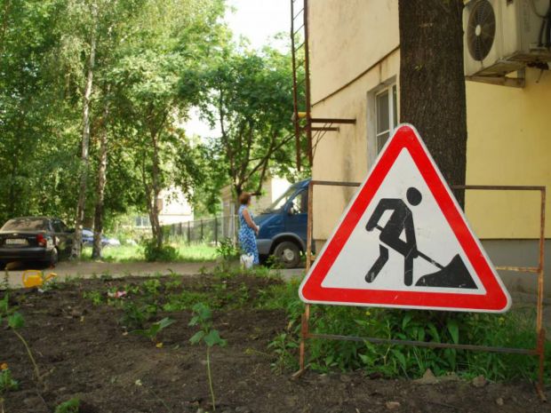 «Всё хорошо»: Евгений Слепов посмотрел, как ремонтируют дворы на ОбьГЭС