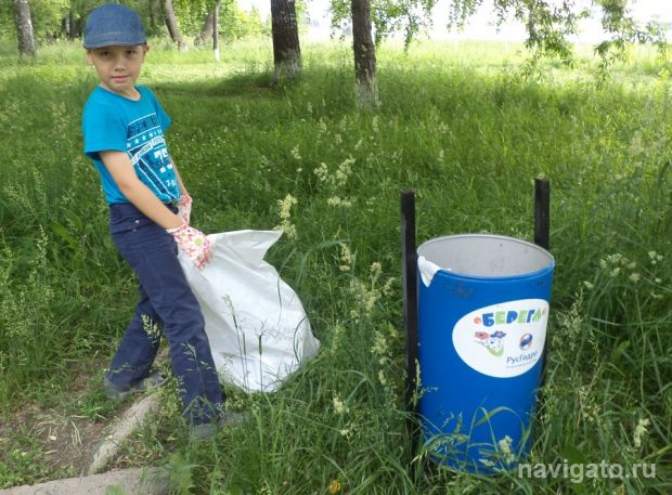 Более 60 человек убирали набережную на ОбьГЭС
