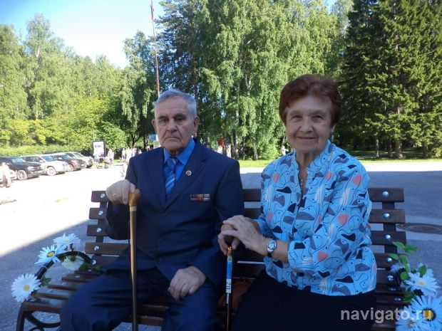 Семь дружных семей поздравили возле ДК «Академия»