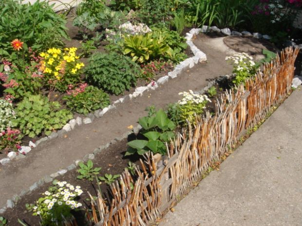 Как должны убирать дворы летом?