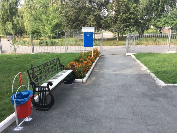 Плюс одна: в микрорайоне ОбьГЭС появилась необычная лавочка