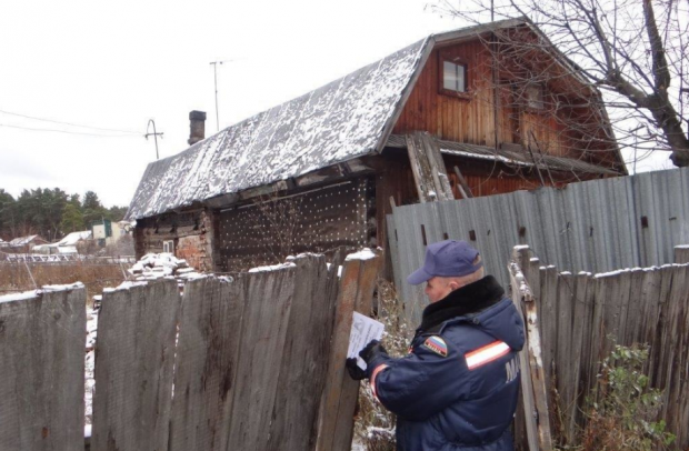 Знают, но не соблюдают: в Нижней Ельцовке проверили пожарную безопасность