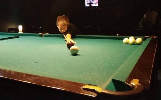 Школьник из Академгородка – чемпион Новосибирска по бильярду (видео)