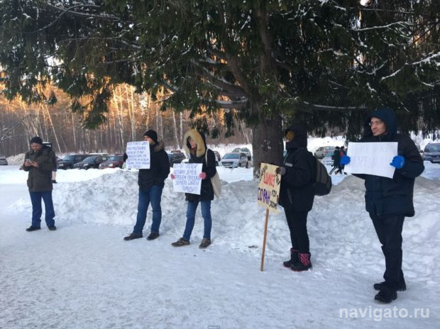 «Декоративный депутат»: жители Шлюза недовольны Николаем Похиленко