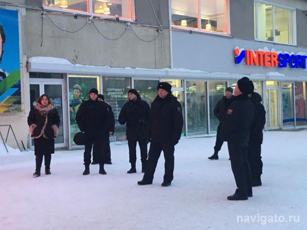 Судебные приставы закрыли два крупных ТЦ в Советском районе