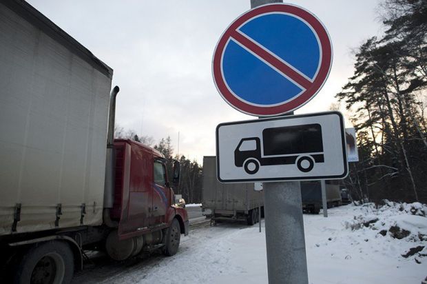 Водителей большегрузов просят не нарушать ПДД в Советском районе