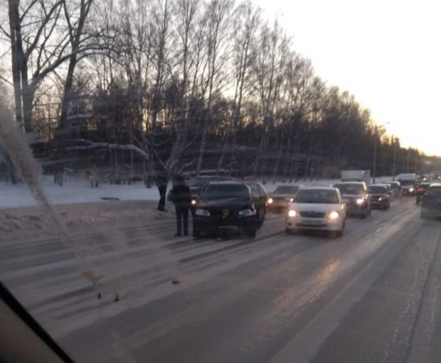 Суд обязал мэрию отремонтировать проспект Лаврентьева в Академгородке