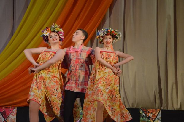 Народные танцы в лучших традициях показали жителям и гостям Советского района