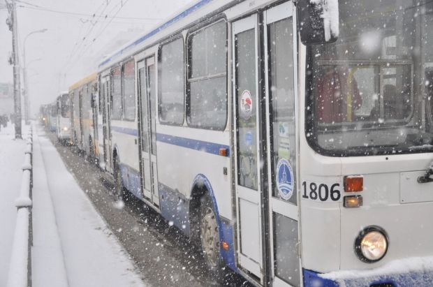 Жители Шлюза просят депутатов посодействовать покупке новых автобусов
