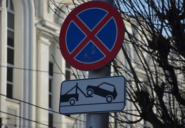 Возле гимназии № 5 в Академгородке запретят парковаться
