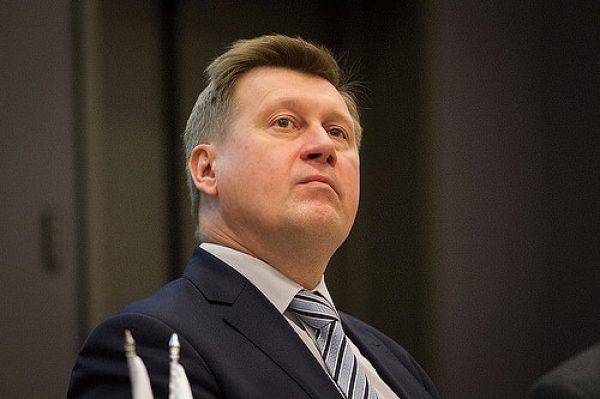 Мэр Новосибирска просит новосибирцев рассказать о неубранном снеге с крыш