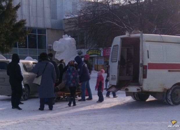Никто никого не сбивал: подробности происшествия у ТЦ Академгородка