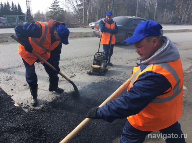 Бердское шоссе начали ремонтировать горячим асфальтом