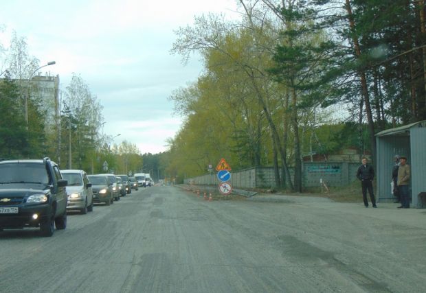 Ремонт дорог продолжается и в праздничные дни