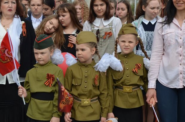 День Победы: на Шлюзе почтили память героев Великой Отечественной войны