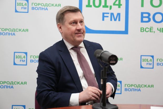 Анатолий Локоть расскажет в прямом эфире про образование и не только