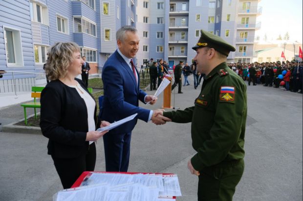Военнослужащие получили ключи от квартир в Советском районе