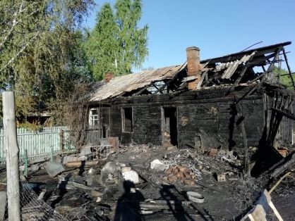 Гибель троих детей в огне проверяют следователи