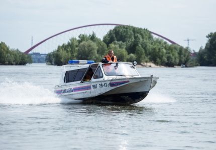 Спасатели пришли на помощь спортсменам на Обском море