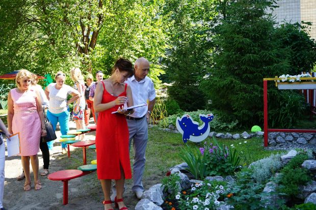 Зелёные дворы Академгородка осмотрела комиссия