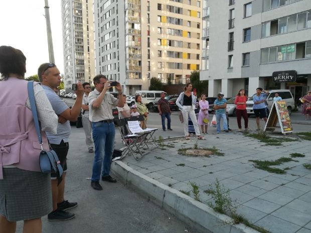 Отвлечь от пивной темы жителей Шлюза пытались булочками