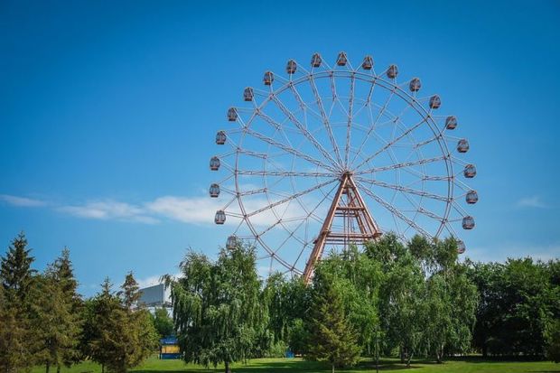 Новое колесо обозрения остановили