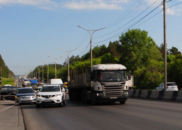 Суровый «Дорожный пристав» вычислил должников и лишил автомобилей