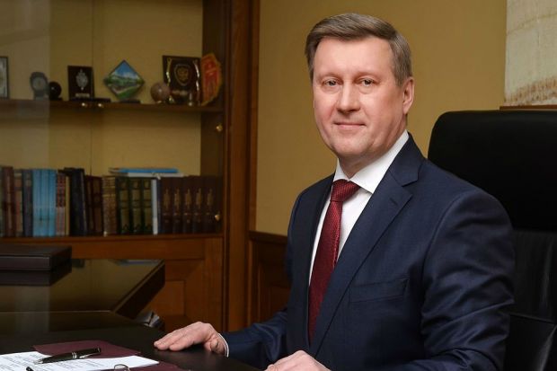 Мэр поздравляет работников автомобильного и городского пассажирского транспорта