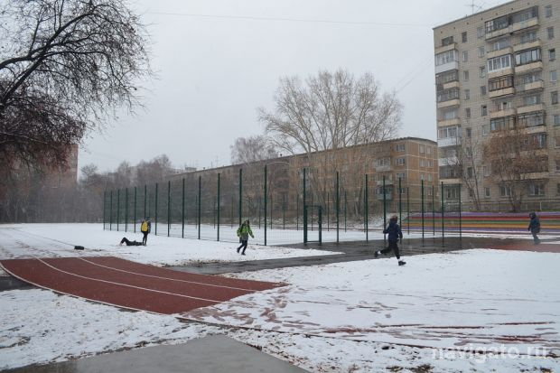 Стадион за 6 миллионов рублей подарили школе Советского района