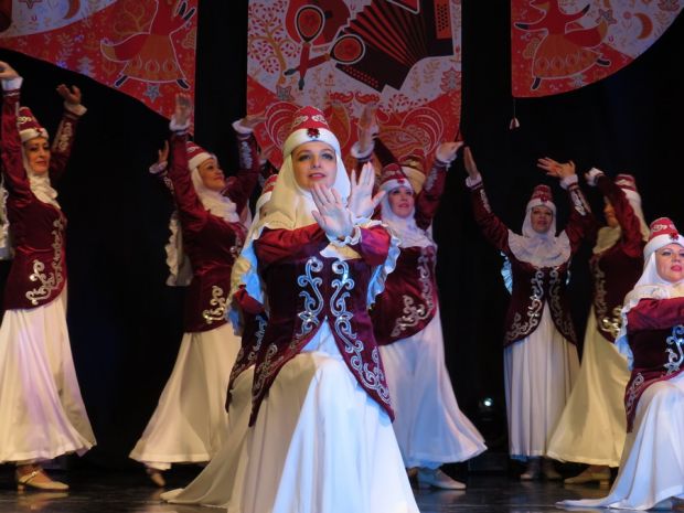 «Красная ярмарка» объединила мастеров и артистов