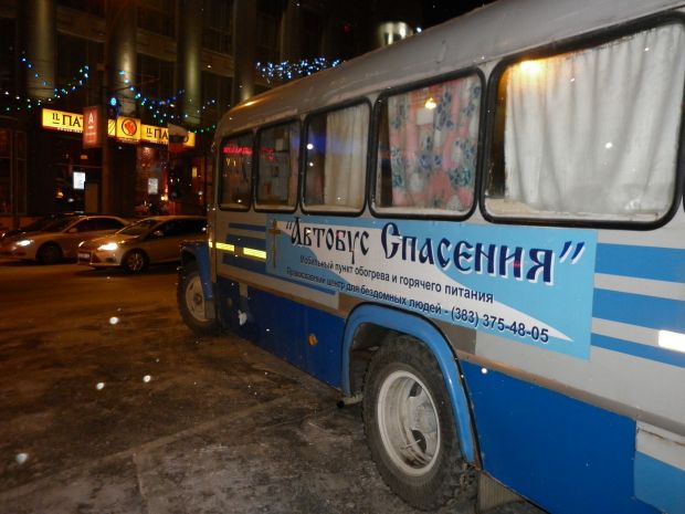 «Автобус спасения» ездит по Новосибирску в сильные морозы
