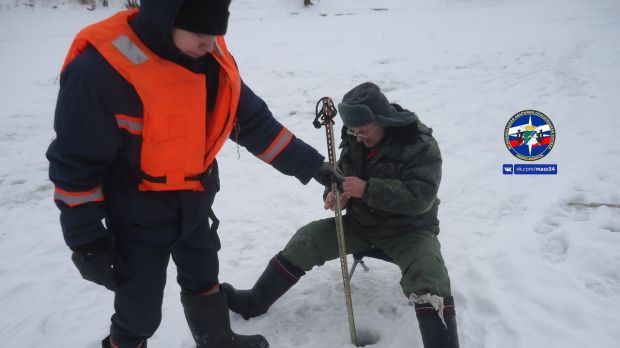 Аэробот помогает новосибирским рыбакам