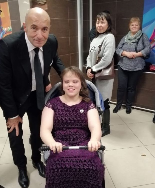 Продюсер Игорь Крутой исполнил мечту 13-летней сибирячки (видео)
