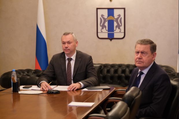 Андрей Травников потребовал исключить «разные столы» в школьных столовых