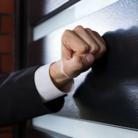 Будьте осторожны: неизвестные пытаются проникнуть в квартиры жителей