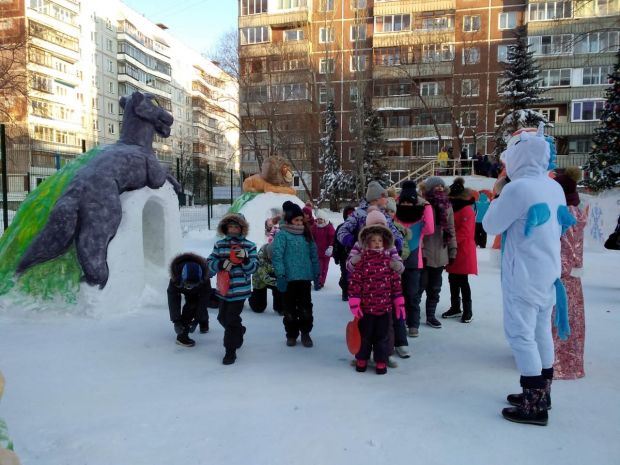 Тропический городок появился в сибирском дворе