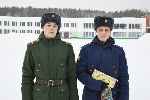 Новосибирцы поздравили с праздником солдат срочной службы
