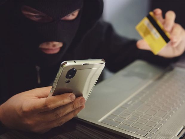 Мошенники вновь пытаются снять деньги с карт жителей Советского района