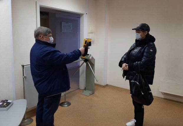 Заболел ОРВИ – иди домой: с признаками простуды от работы будут отстранять