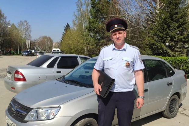 Полицейский из Бердска спас людей из огня