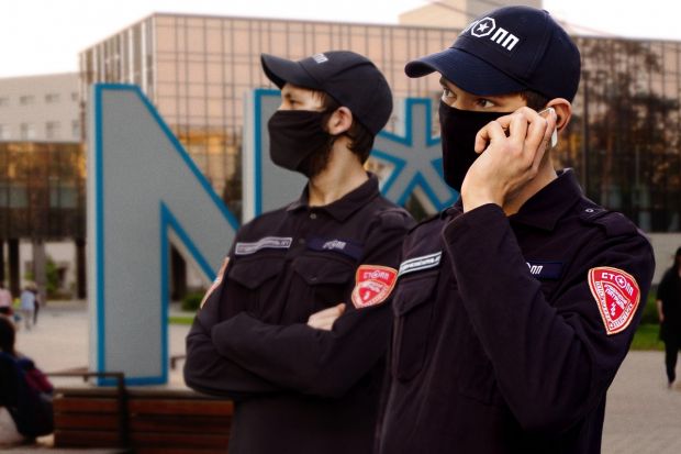 Студенческий патруль НГУ просит быть аккуратнее на лесных тропинках